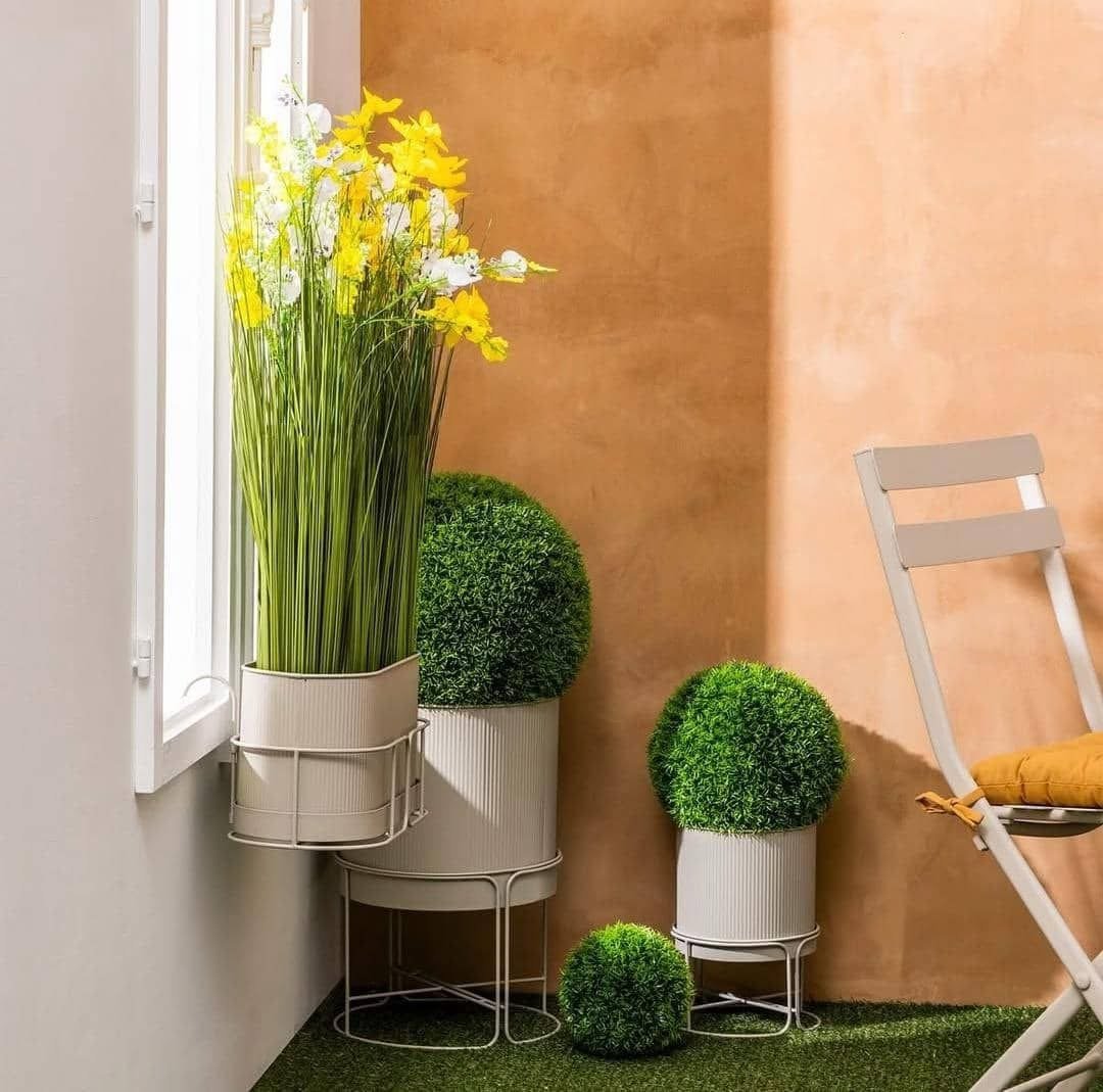 Cache pot sur pied-2