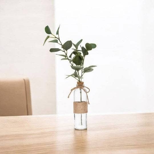 eucalyptus artificiel avec vase en verre et corde